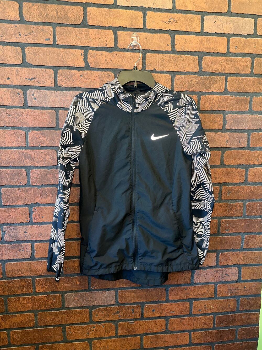 Nike Essential Flash Hooded Jacket  for Women SIZE Small Windbreaker